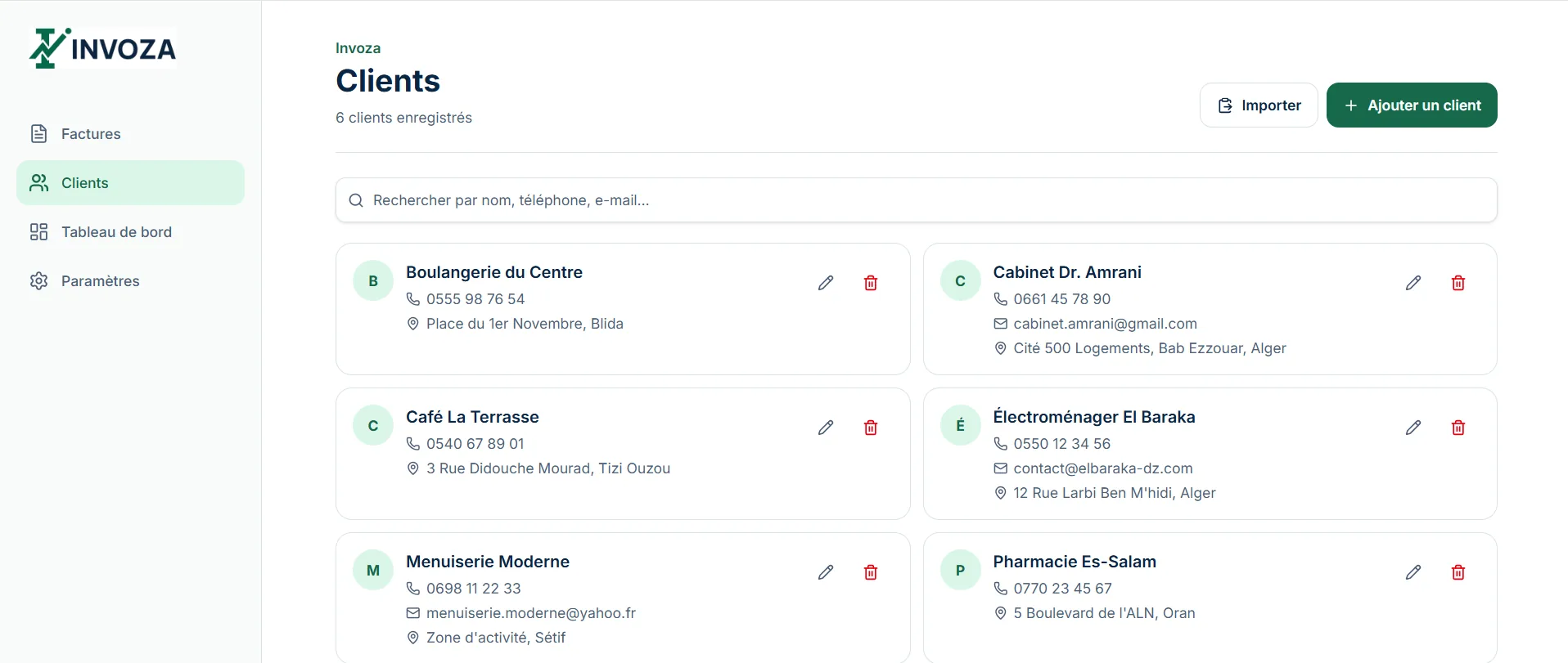Écran Invoza affichant la liste et les coordonnées des clients